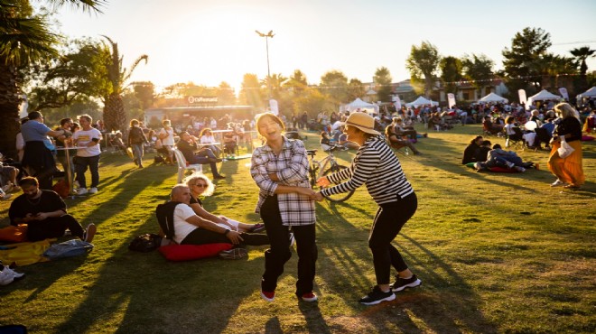 Karşıyaka'da çifte festival