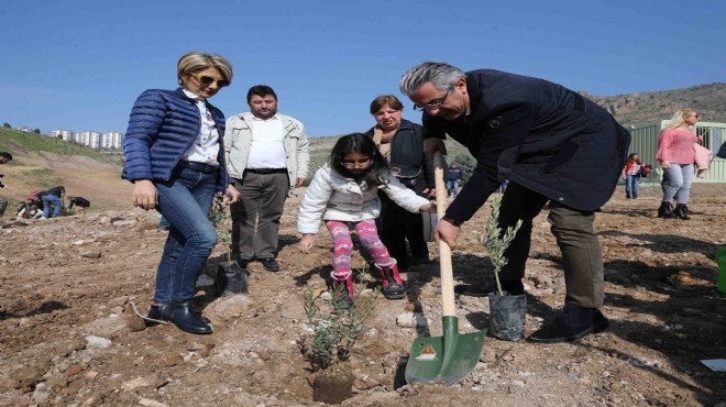 Karşıyaka'da dönüşüm ormanına 1500 fidan