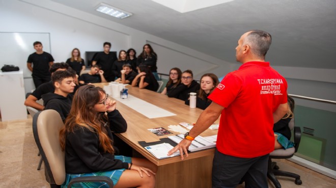 Karşıyaka da gençlere afetlere karşı farkındalık eğitimi