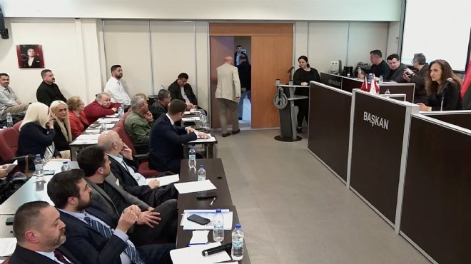 Karşıyaka da gergin seçim: Küfürler havada uçuştu!