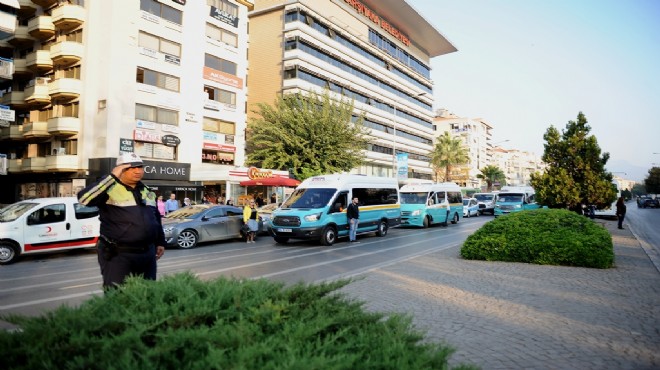 Karşıyaka'da hayatın durduğu an!