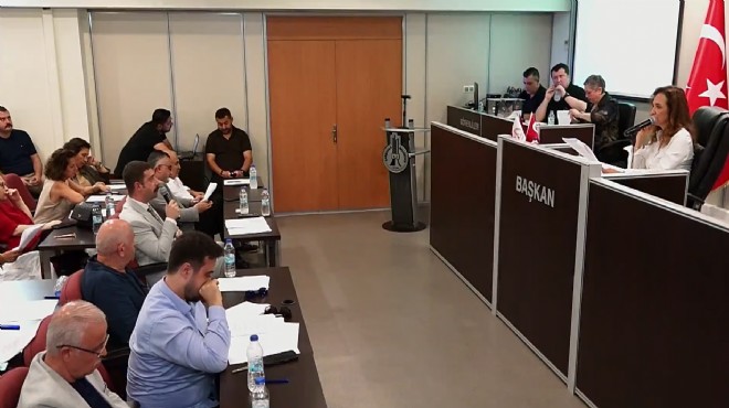 Karşıyaka da istifalar sonrası CHP de çatlak!