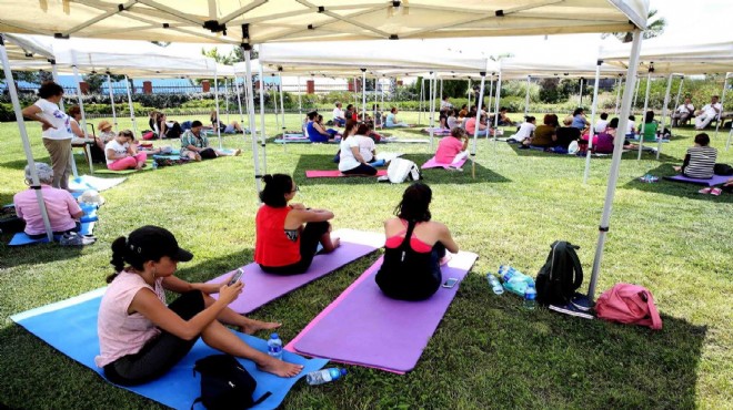Karşıyaka'da yoga buluşmasına büyük ilgi