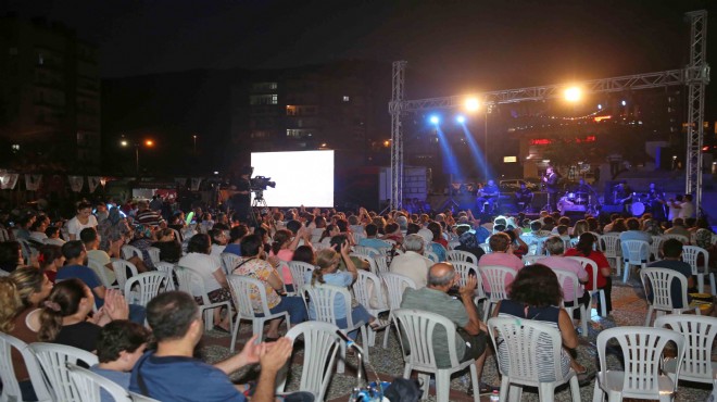 Karşıyaka park konserlerini çok sevdi!