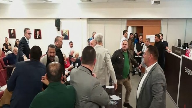 Karşıyaka meclisi karıştı!