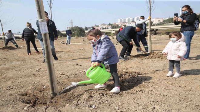 Karşıyaka’da fidanlar toprakla buluştu