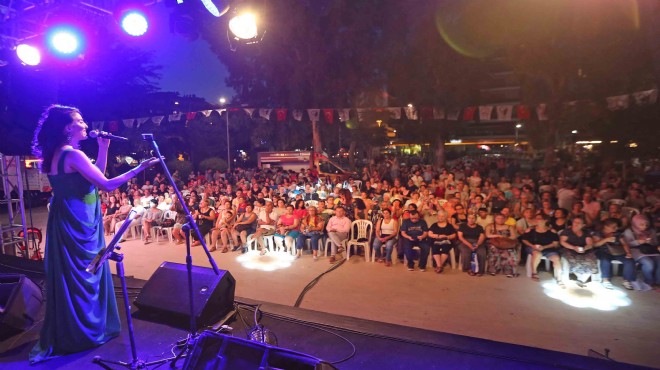 Karşıyaka'da parklar müzikle şenleniyor