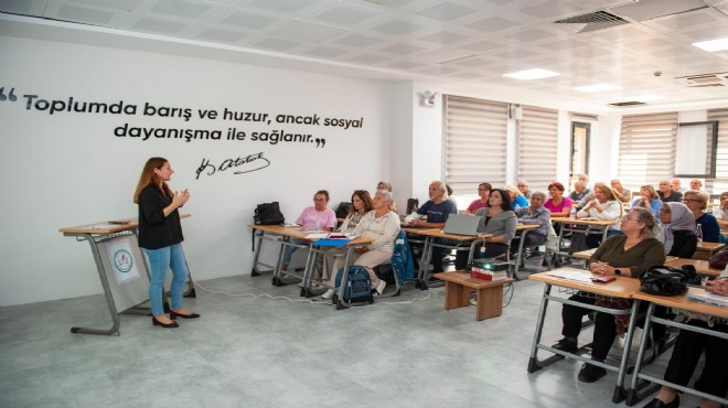 Karşıyaka da 3. Yaş Üniversitesi’nde ders zili çaldı