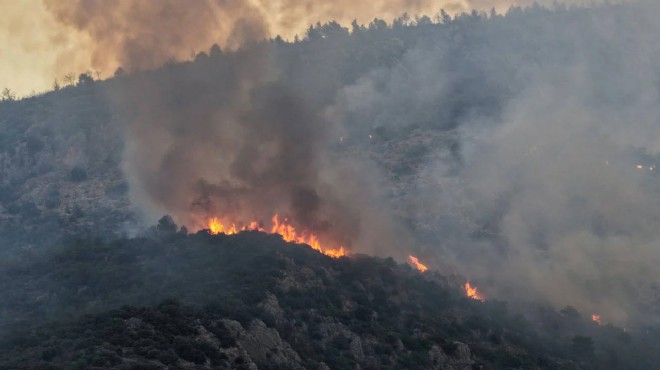 Kaş taki orman yangını ikinci gününde: Havadan ve karadan müdahale sürüyor