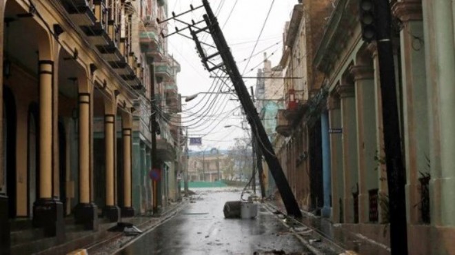 Kasırganın vurduğu Küba'da elektrikler kesildi!