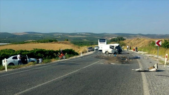 Katliam gibi kaza! 3 araç çarpıştı: 6 ölü, 20 yaralı