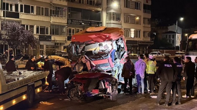 Katliam gibi kaza: TIR araçları biçti!