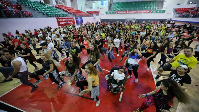 Kelebek çocuklar için zumba yaptılar