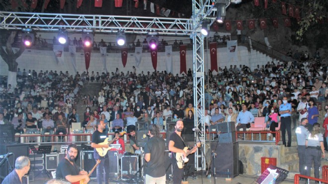 Kemalpaşa'da konserlerle 99.yıl coşkusu
