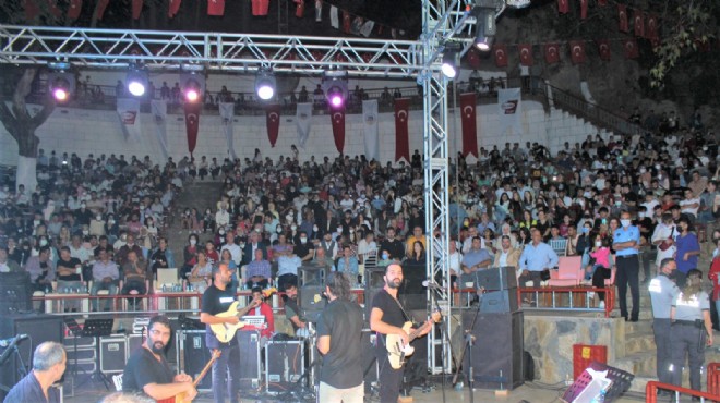 Kemalpaşa da konserlerle 99.yıl coşkusu