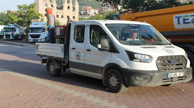 Kemalpaşa'da sinekle yoğun mücadele!