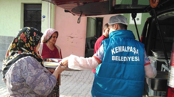 Kemalpaşa'da iftar yemekleri belediyeden