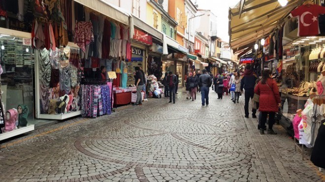 Kemeraltı'ndan Soyer'e çağrı: Yardım kolilerini...