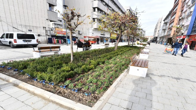 Kemeraltı’nın tarihi caddesi çiçek açtı!