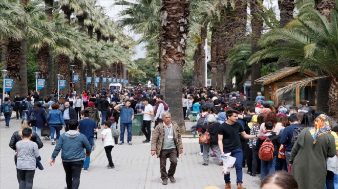 Kitap Fuarı na İzmirlilerden yoğun ilgi