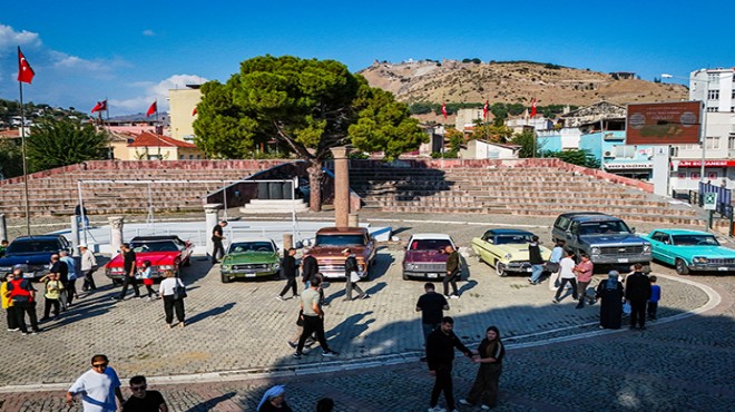 Klasik otomobil tutkunları Bergama'da buluştu