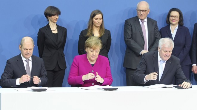 Koalisyon için imzalar atıldı: Merkel'den Türkiye mesajı