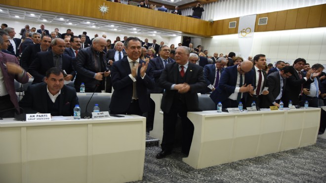 Kocaoğlu ayakta alkışlandı... Büyükşehir'de veda meclisi!