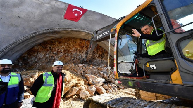 Başkan Kocaoğlu müjdeyi  kepçe yle verdi