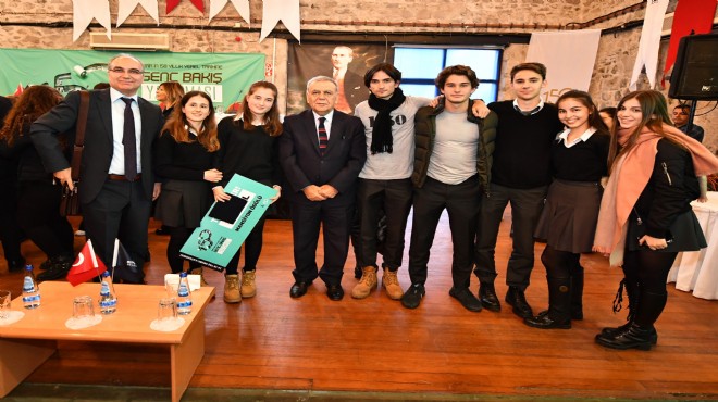 Kocaoğlu'ndan gençlere: İzmir'de kalın, İzmir için üretin!
