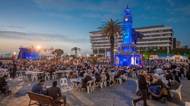 Konak Meydanı'nda ilk iftar sofrası!