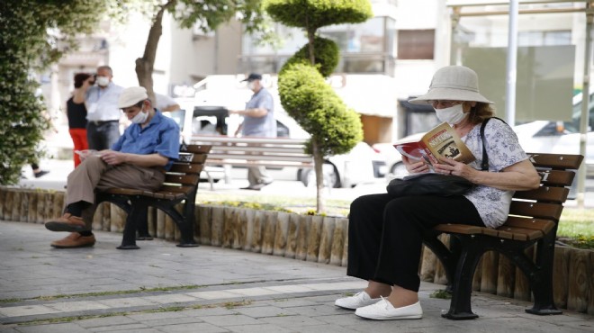 Konak'ta 65 yaş ve üstüne anlamlı hediye