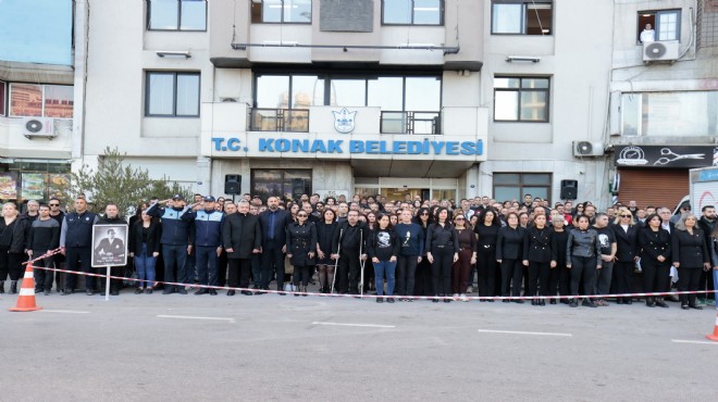 Konak ta Ata ya saygı duruşu