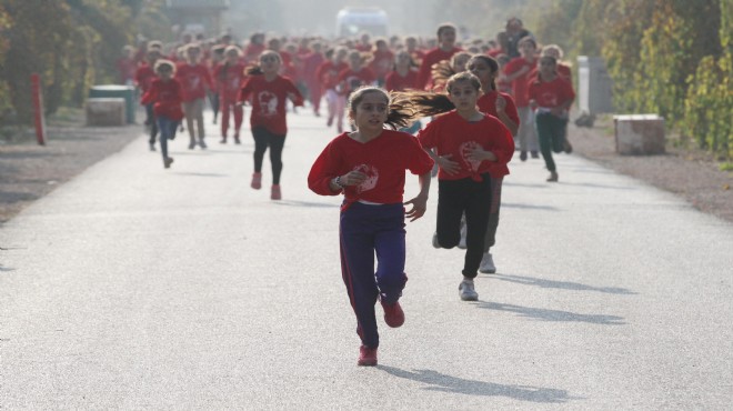 Konak'ta binlerce öğrenci Ata'sı için koştu