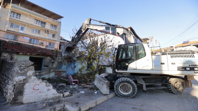 Konak ta metruk yapılar bir bir yıkılıyor!