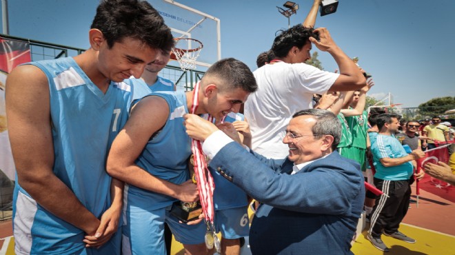 Konak ta sokak basketbolu fırtınası esti