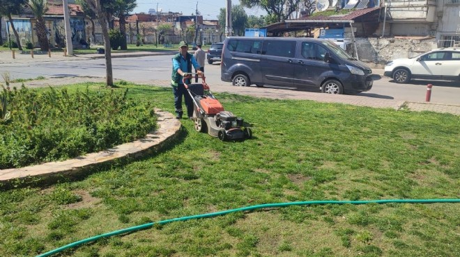 Konak’ın parklarında bayram temizliği