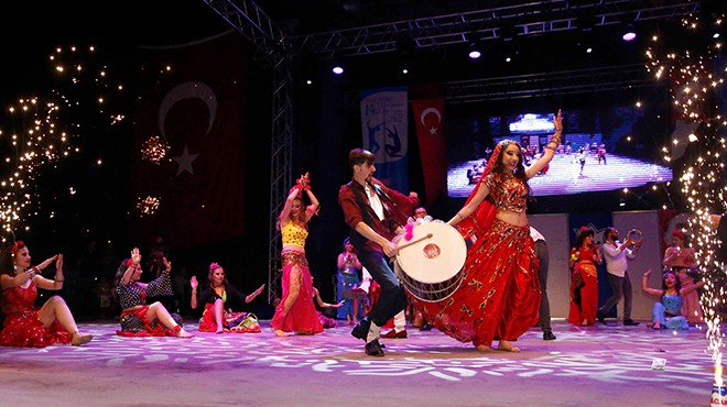 Konak'ta halkoyunları şenliğine yoğun ilgi