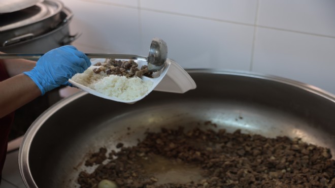 Konak’ta kapı kapı bayram dayanışması