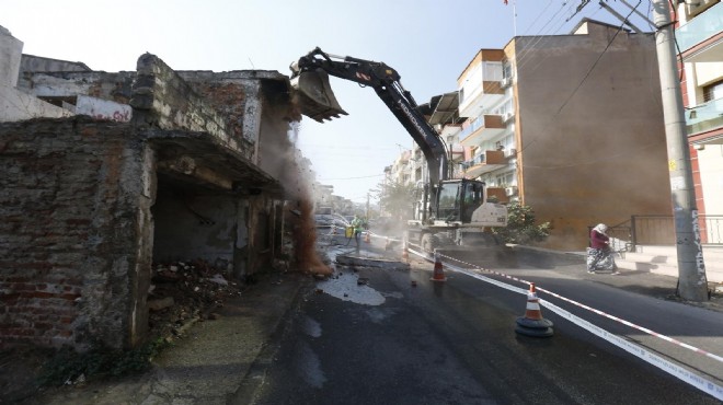 Konak’ta metruk binalar bir bir yıkılıyor