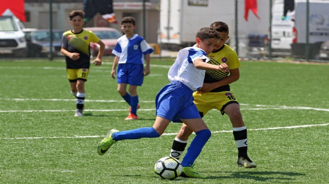 Konak'ta miniklerden futbol şenliği