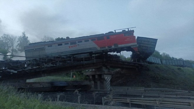 Köprü çöktü, tren raydan çıktı: Çok sayıda ölü var!