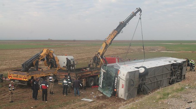 Korkunç kaza! Otobüs devrildi: 3'ü çocuk 9 ölü