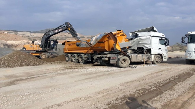 Korkunç kaza! TIR'la kamyon çarpıştı: 1 ölü