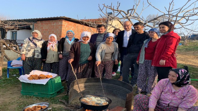 Köylü kadınlarla lokma kızarttı