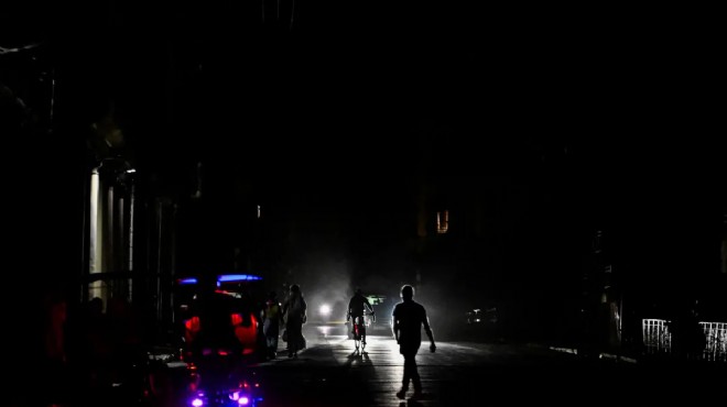 Küba da 10 milyon kişi yine karanlıkta