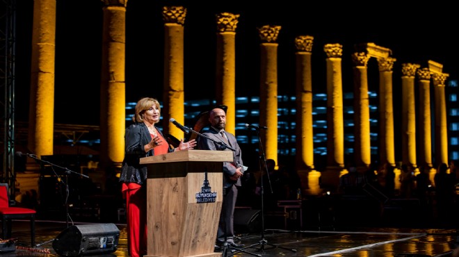 Kültür Zirvesi'nin galasında UCLG'den Soyer ve İzmir övgüsü
