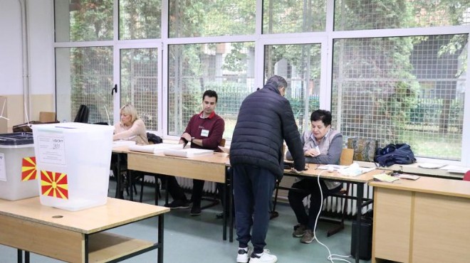Kuzey Makedonya’da halk sandık başında