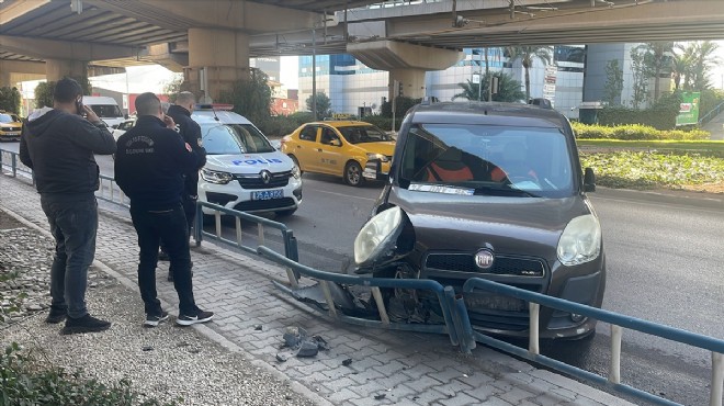 Liman Caddesi'nde kaza: Araç çekiciden düştü!