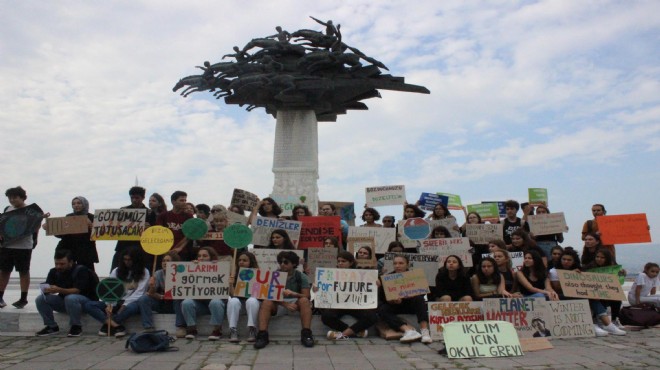 Liseli öğrenciler Gündoğdu Meydanı nda  İklim Grevi  yaptı