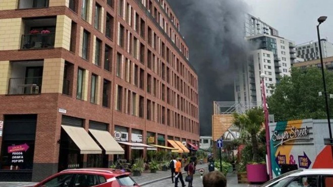 Londra'da tren istasyonunda korkutan yangın